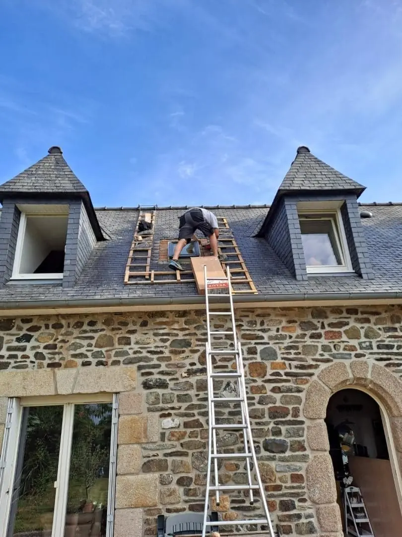 Intervention sur les lucarnes d’une toiture en ardoise